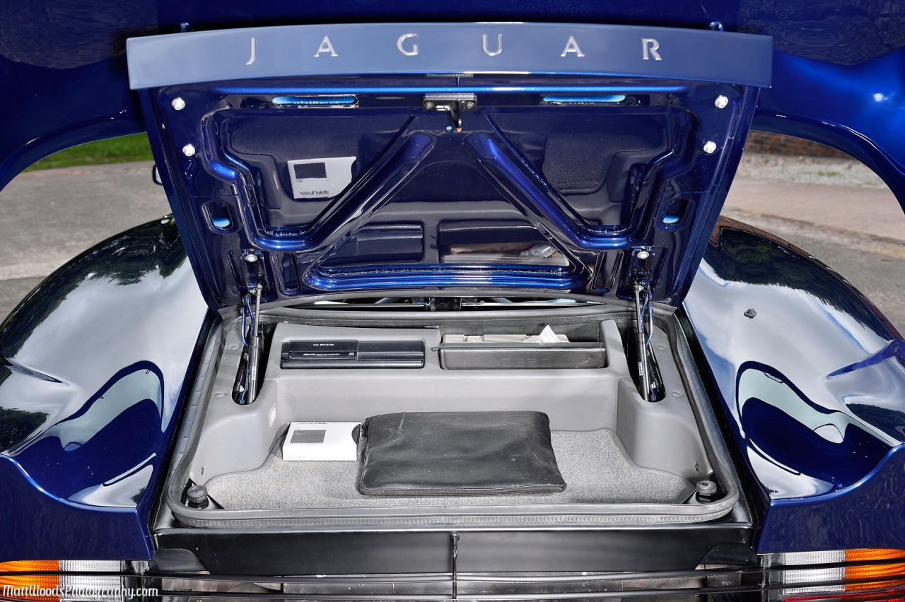 Jaguar XJ220 boot